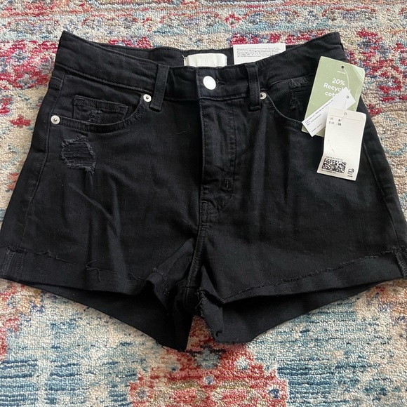 NWT- H&M black Jean shorts-size 6 - Picture 1 of 5